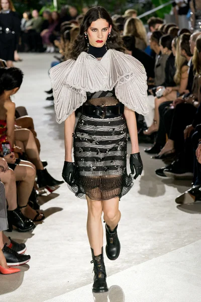Look 27